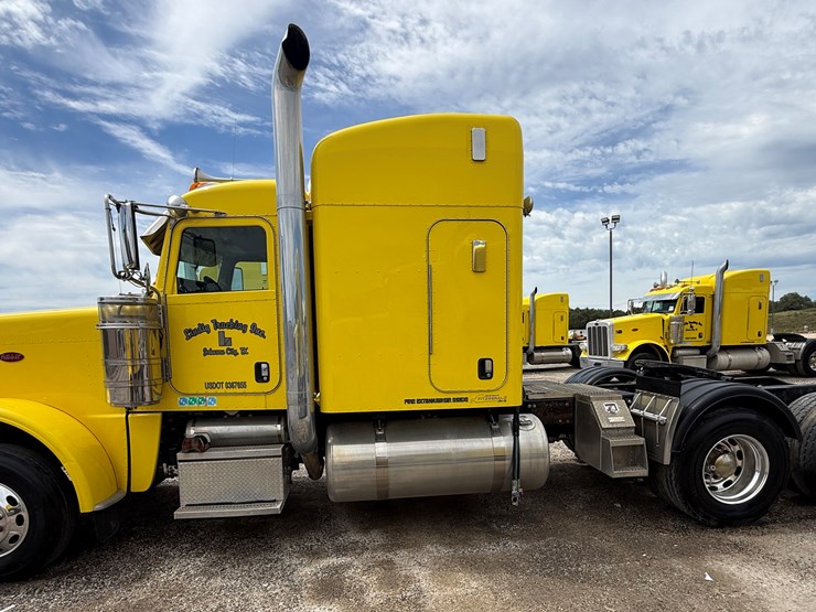 2015-peterbilt-389-image-8