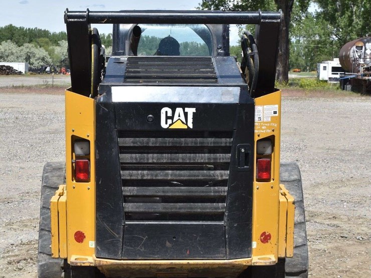 2016-caterpillar-d2-image-10