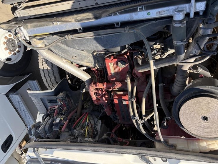 2012-freightliner-114sd-image-10