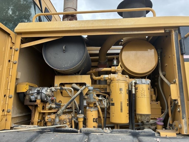2004-caterpillar-143h-vhp-image-29