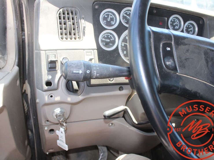 2006-sterling-l9500-image-52