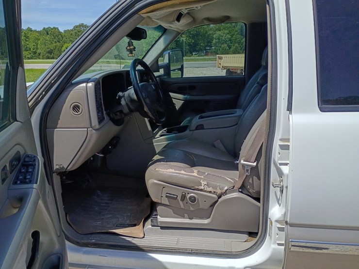 2005-gmc-sierra-2500-image-29