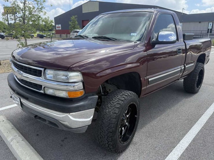 2000-chevrolet-silverado-1500-image-1