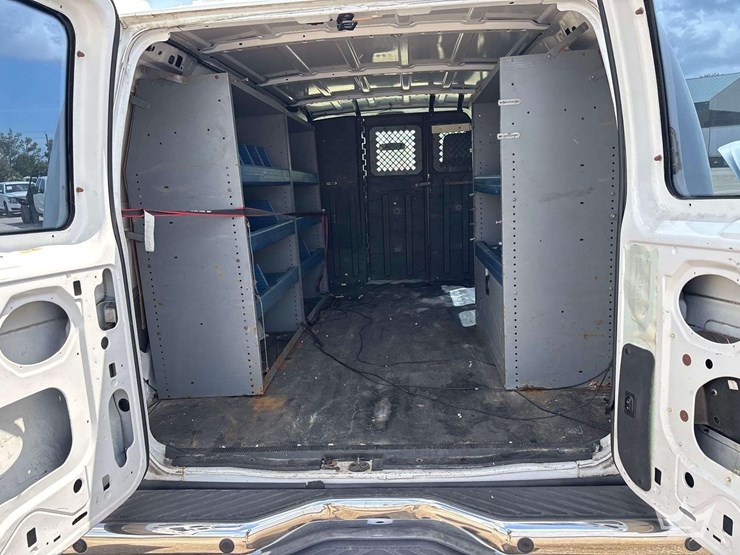 2014-ford-e-150-cargo-van-image-18