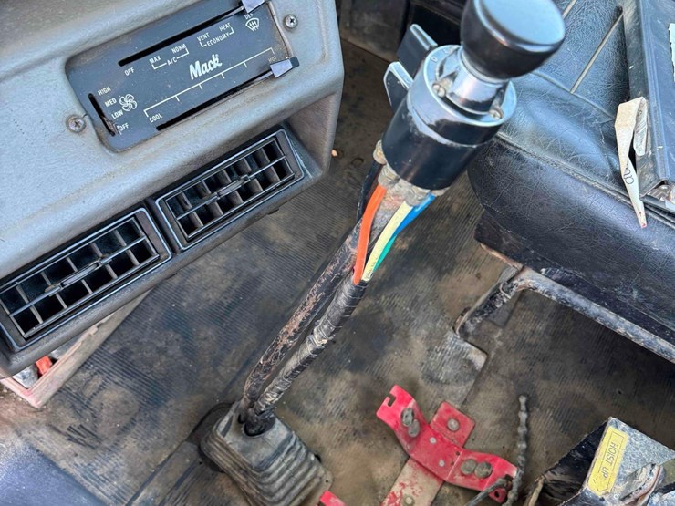 1992-mack-rd690sx-image-28
