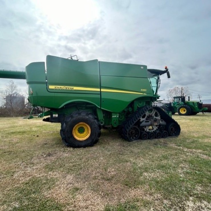 #2401 • 2014 John Deere S680S STS Combine w/ 630D Header and Ja-Mar Trailer