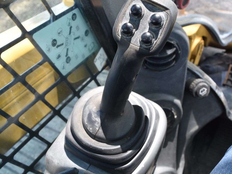 2018-caterpillar-d2-image-48