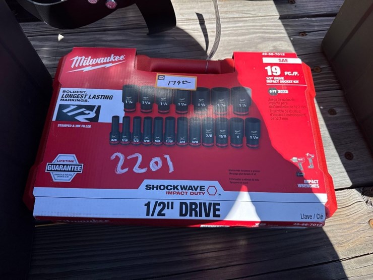 2201---milwaukee-19-pc-socket-set-image-1