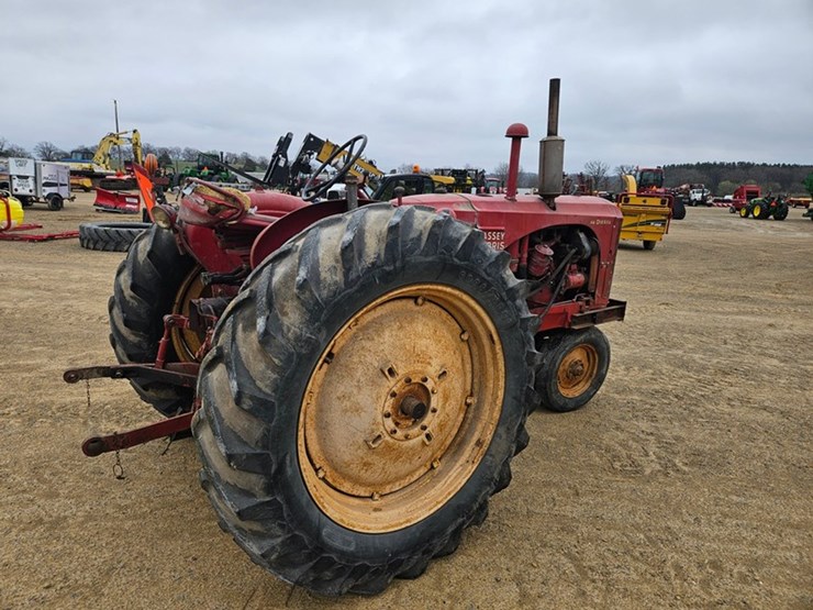 massey-ferguson-44-image-5