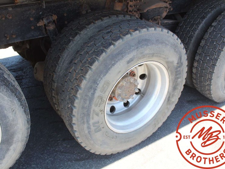 2006-sterling-l9500-image-30