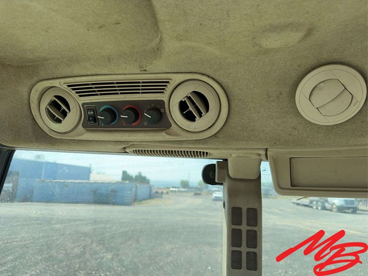 2003-john-deere-5520-image-26
