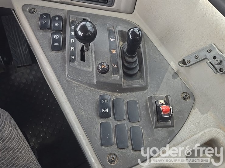 2020-volvo-a25g-image-50