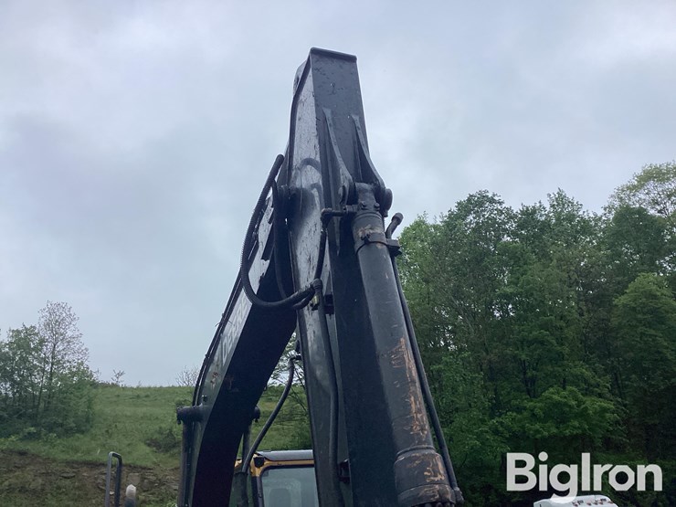 2016-deere-130g-image-16