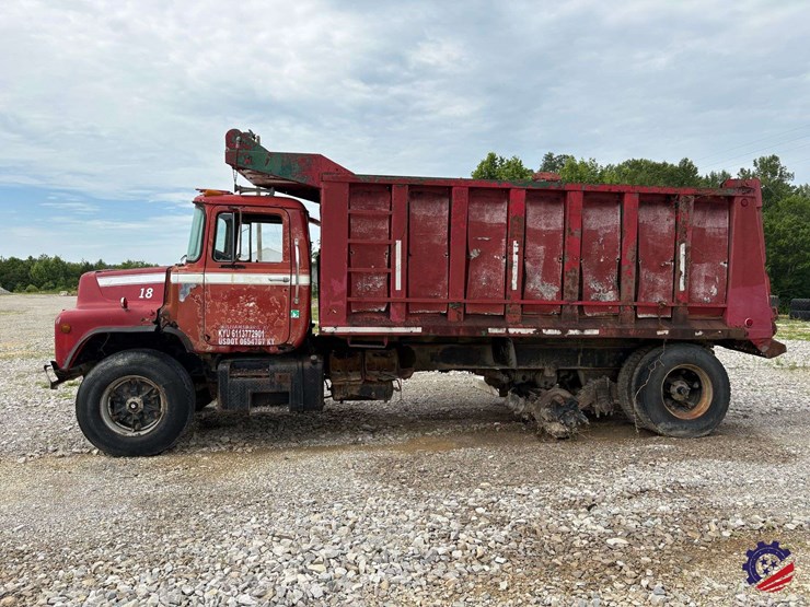 1981-mack-dm685s-image-2