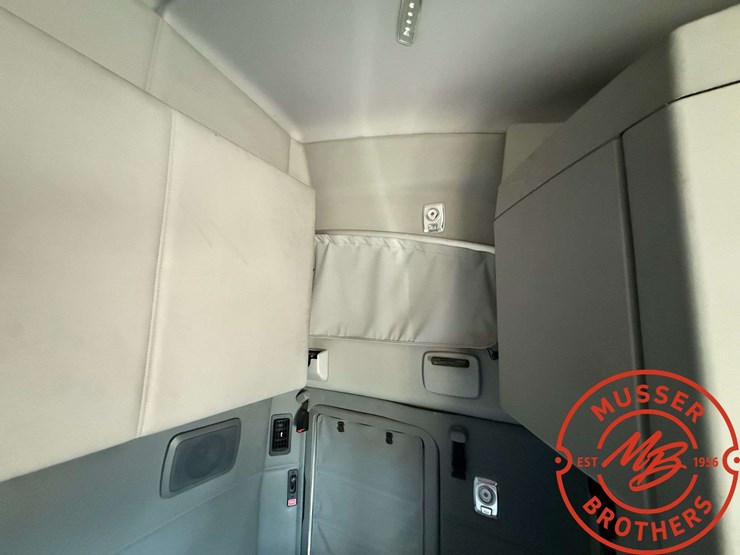 2020-kenworth-t680-image-33