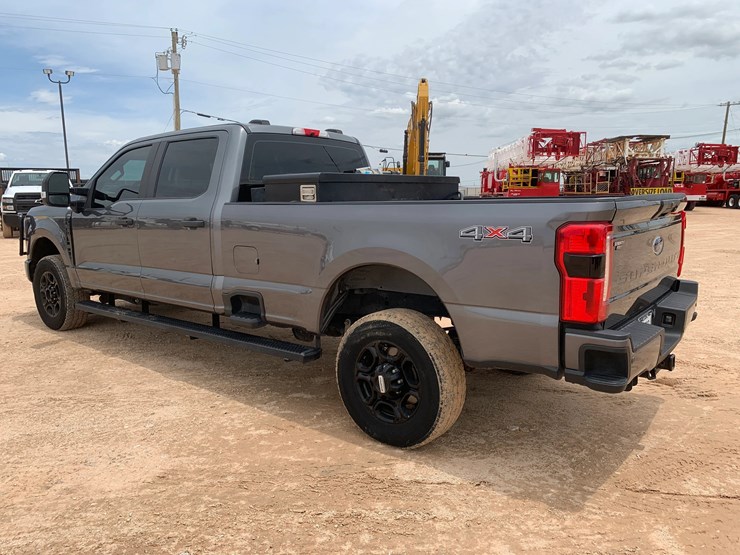 2023-ford-f250-image-3