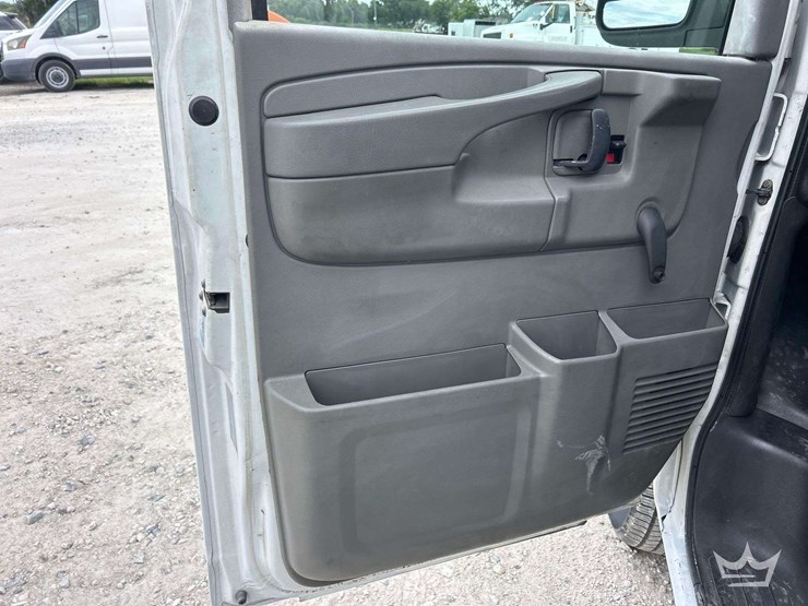 2011-chevrolet-express-2500-image-11