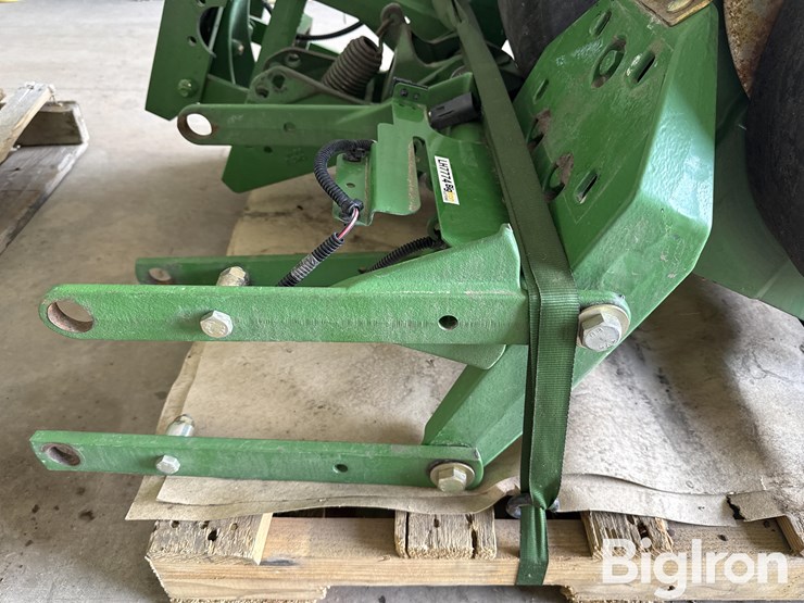 john-deere-planter-units-w/roller-wheels-image-13