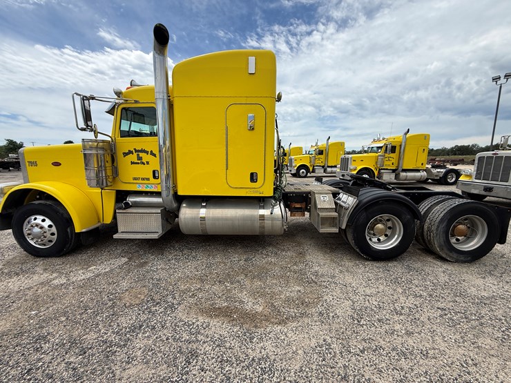 2014-peterbilt-389-image-8
