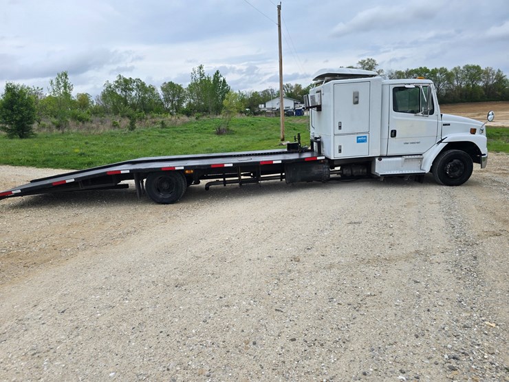 2001-freightliner-fl60-image-17