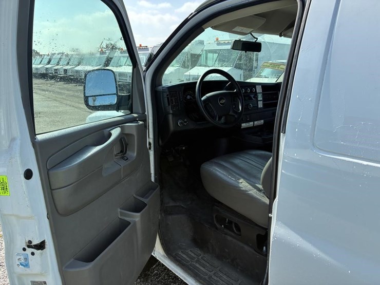 2014-chevrolet-express-2500-image-13