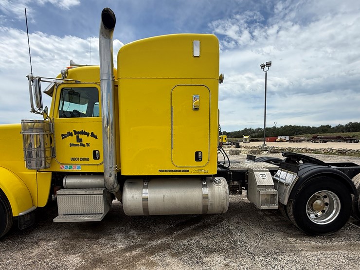 2013-peterbilt-389-image-8