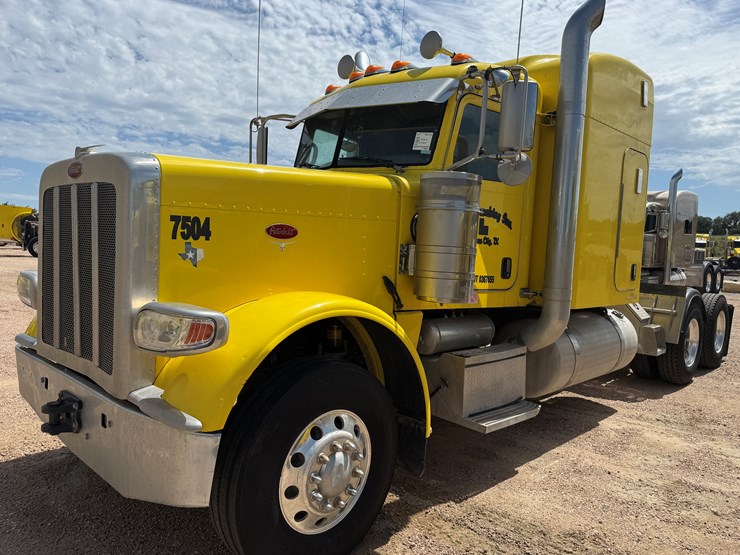 2014-peterbilt-389-image-1