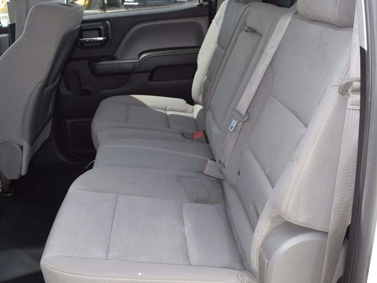 2015-chevrolet-3500-image-47