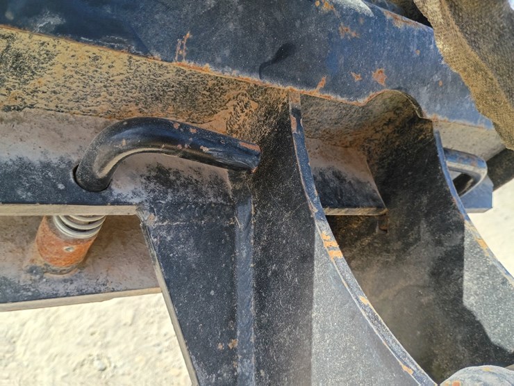 2017-ditch-witch-r300-image-39