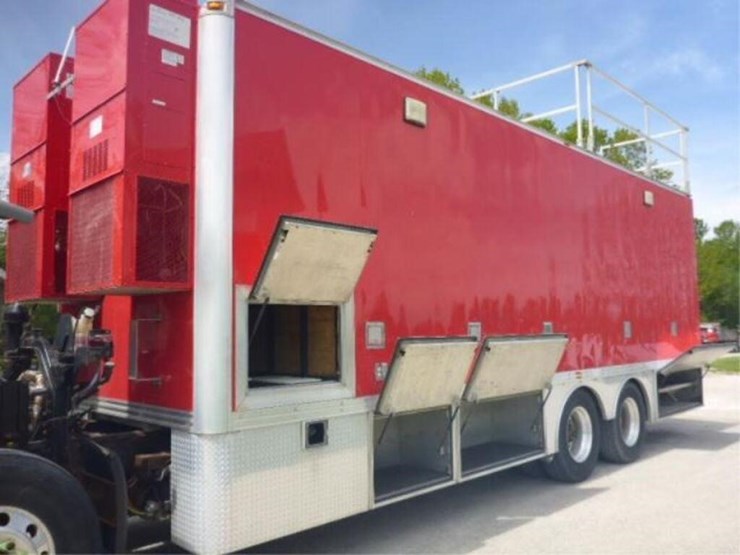 2005-gmc-t8500-image-35