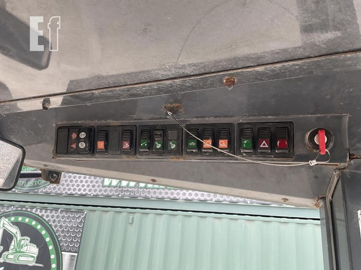 2019-deere-204l-image-13