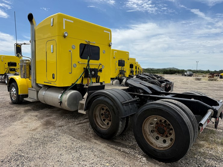 2014-peterbilt-389-image-7