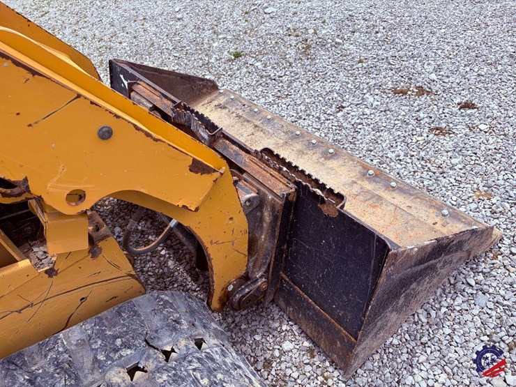 2020-caterpillar-259d3-image-31