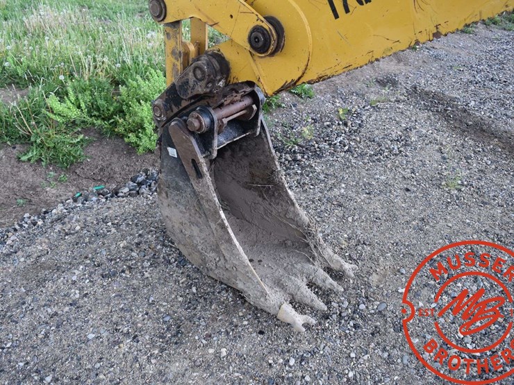 2016-caterpillar-420f2-it-image-49