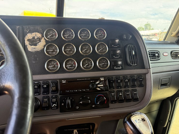 2014-peterbilt-389-image-10