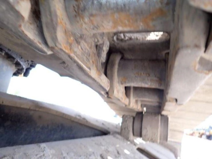 2009-deere-270d-lc-image-55