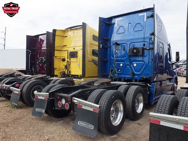 2022-freightliner-cascadia-126-image-11