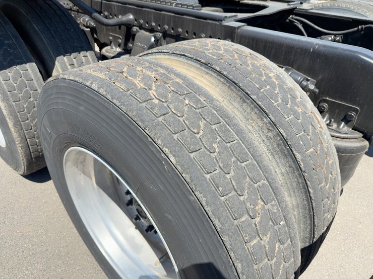2011-western-star-4900sa-image-19
