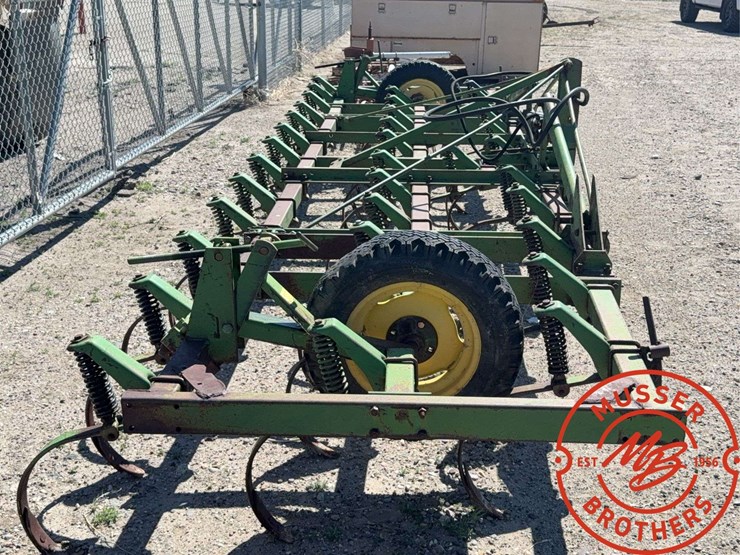 john-deere-1100-image-4