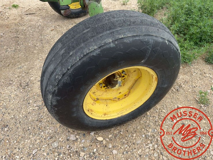 john-deere-3020-image-17