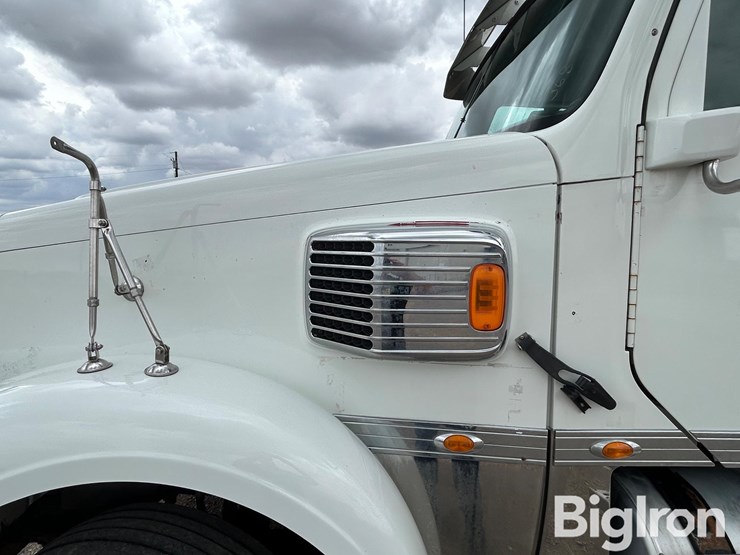 2017-freightliner-coronado-132-image-16