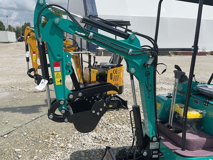 g-industry-h16r-mini-excavator-with-canopy-and-thumb-attachment-image-2