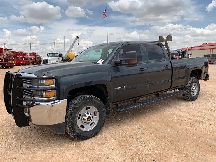 2018-chevrolet-silverado-2500hd-image-2