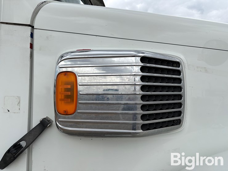 2017-freightliner-coronado-132-image-14
