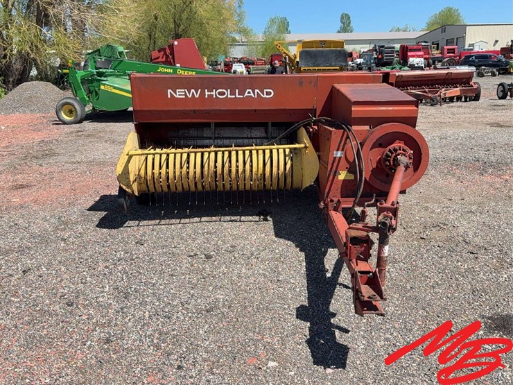 new-holland-320-image-2
