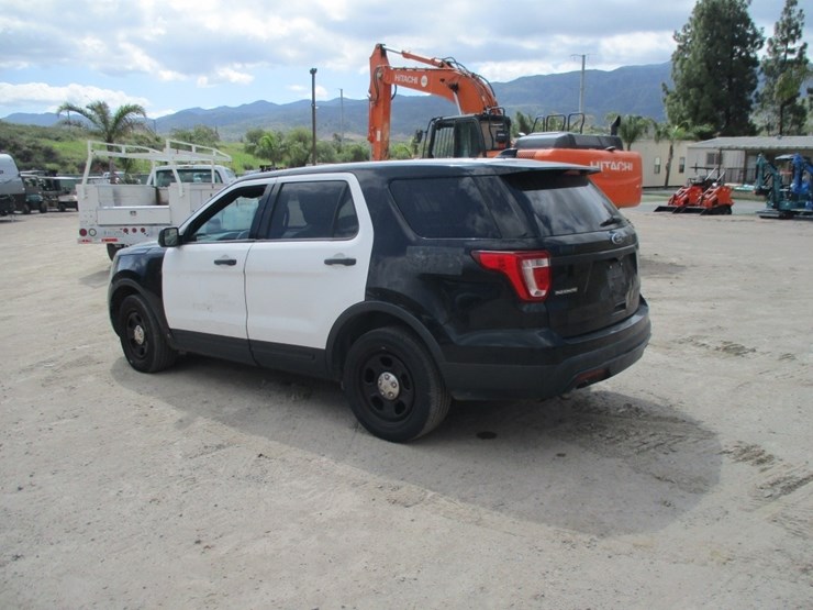 2016-ford-explorer-image-4