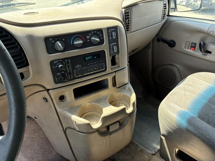 2000-gmc-safari-image-17