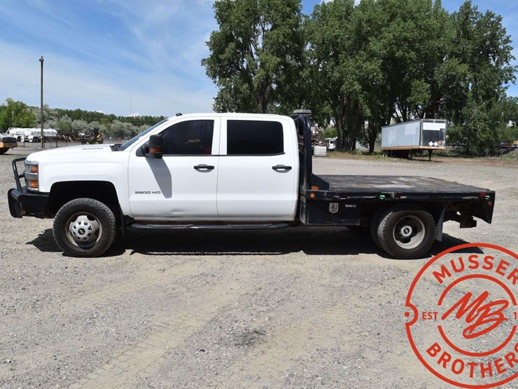 2015-chevrolet-3500-image-4