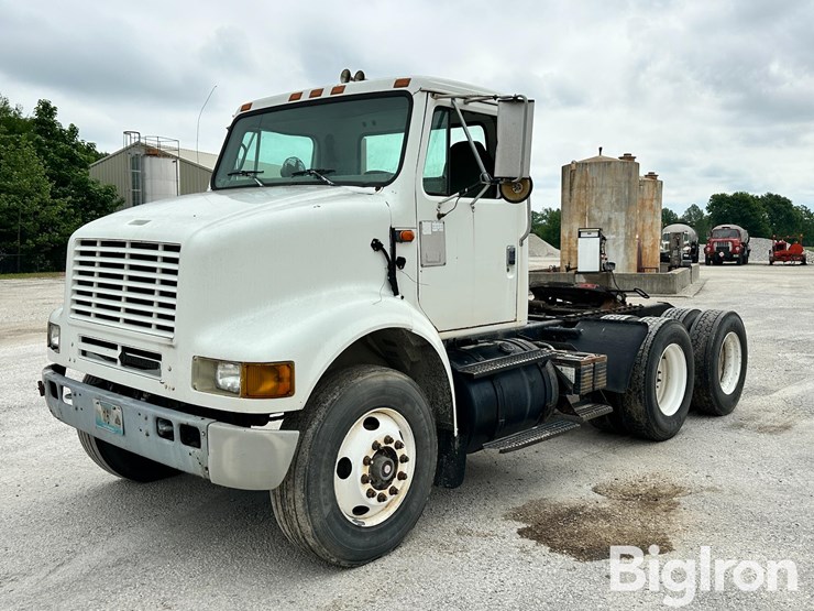 1998-international-8100-image-1