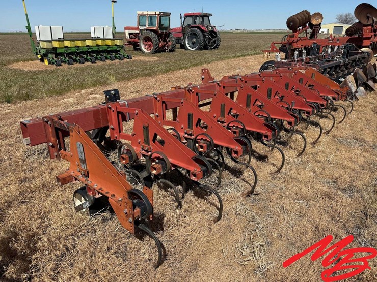 22'-case-ih-bean-cultivator-image-1
